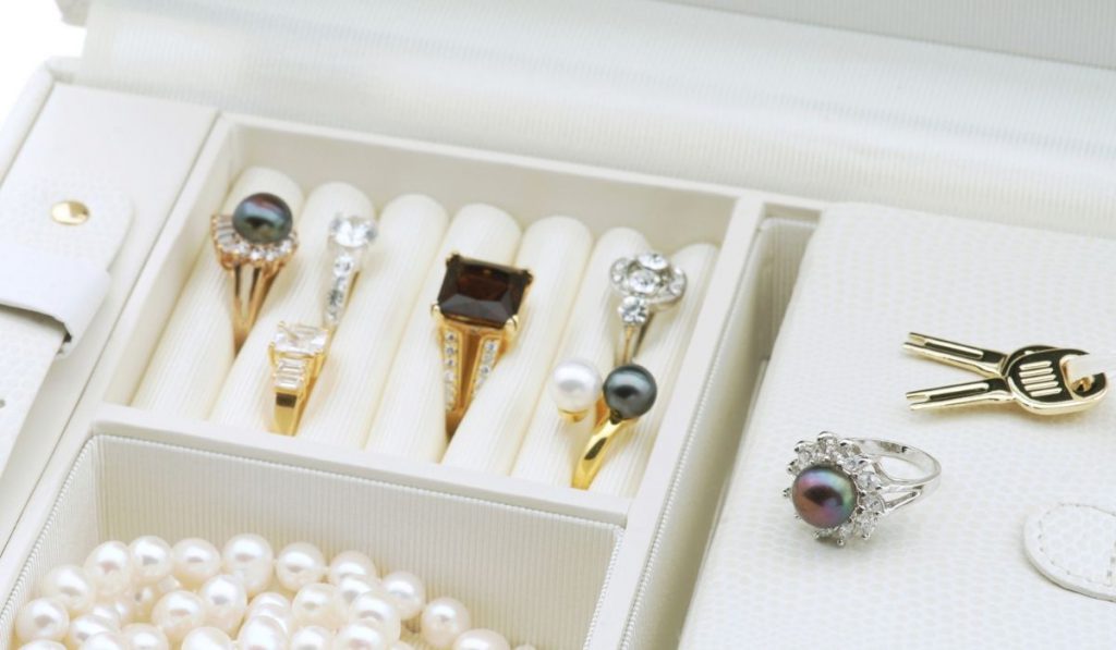 jewelries in white box